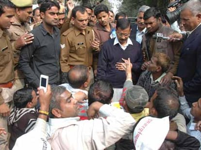 Kejriwal's morning walk became problem for police.