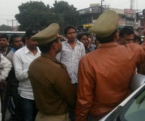 SP leader makes ruckus in Lucknow, UP.