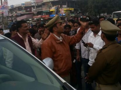 SP leader makes ruckus in Lucknow, UP.