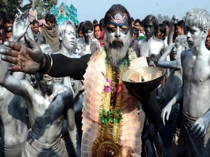 Women cut her tongue and submit in temple