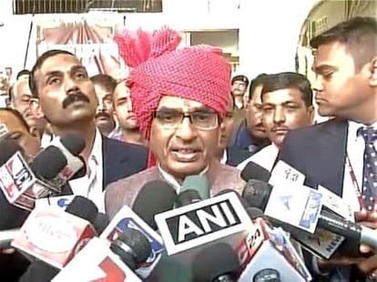 Shivraj singh chauhan in crisis after announcing a CBI probe
