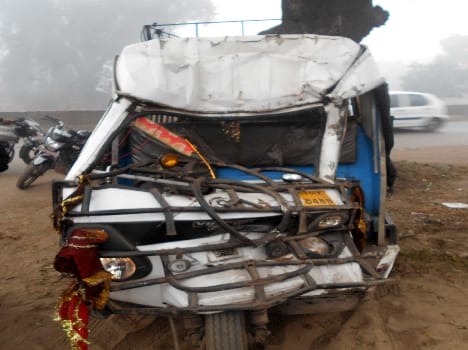 six injured in Vikram accident