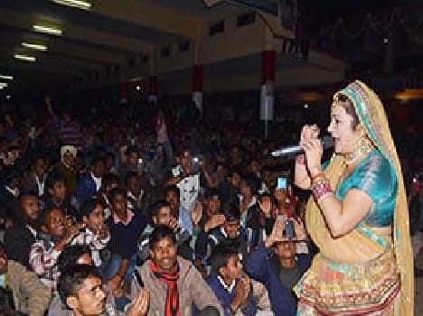 Be in style folk style of singing assay : Malini