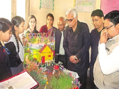 students understands The complexities of life by models 