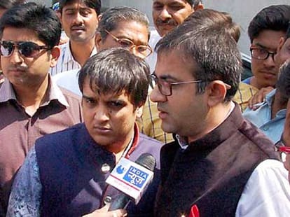 now 1.41 crore bid for modi suit