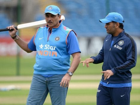 ravi shastri give some batting tips to ms dhoni