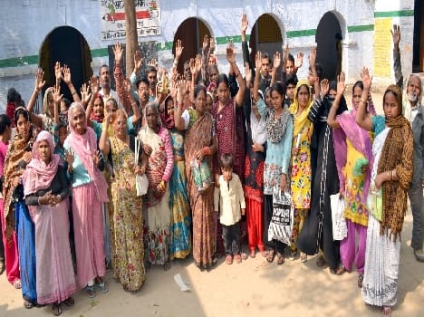 aadhar card shivar na lagnai per loag bharkai