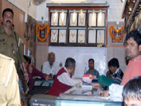 A coaching T featured four jewelry stores