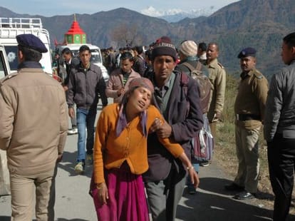 six people died in road accident in pithoragarh.