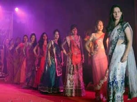 Dental Students Catwalk In Faionshow