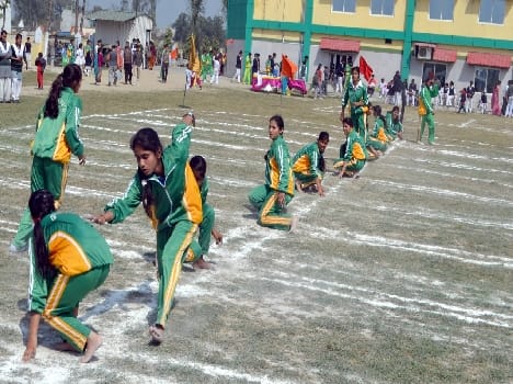 lambhi kood main devendra, gola phainke main sahil aawal