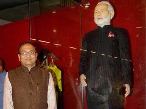 diamond czar Laljibhai Patel got narendr modi suit