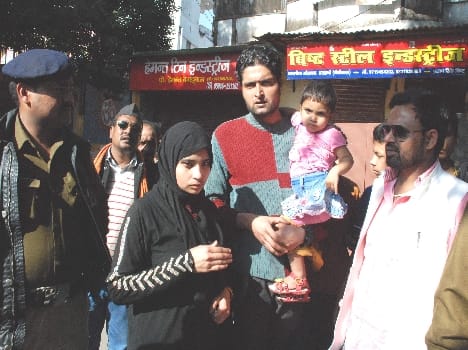 Daughter snatched looted jewelery