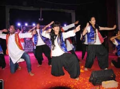Dental Students Enjoya In Yuthfest