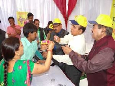 Children administered polio drop