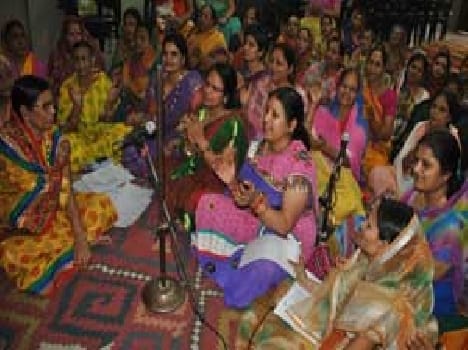 Takurji mass Holi