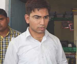 fake ias in hathras.