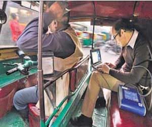 These people are coping with poisonous climate Delhi