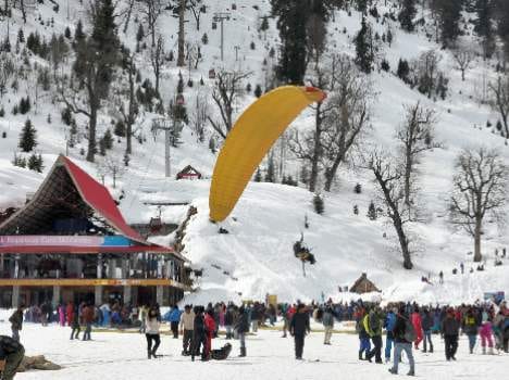 heavy winter discount in himachal hotels for tourists.