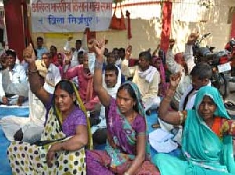 Police chased from the Collectorate