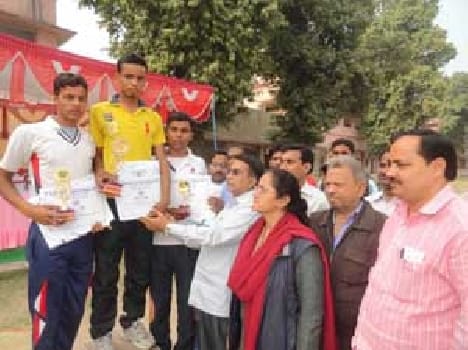 Teacher and employees also participate in race