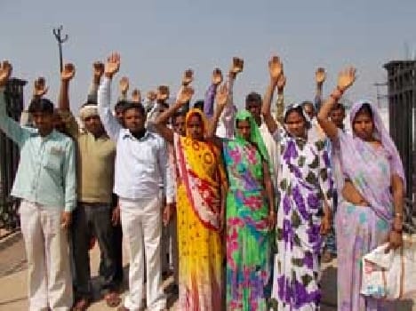 The villagers perform Srigadh