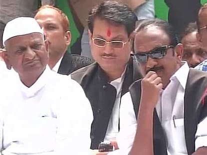 Kejriwal to meet Anna's why movement-crack