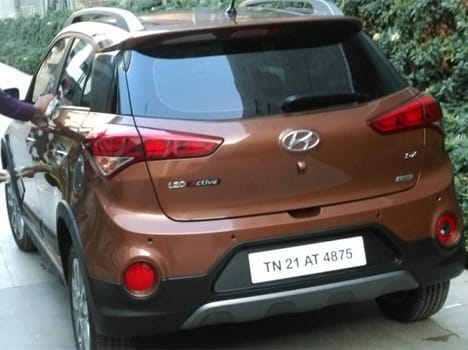 Hyundai i20 Active Crossover Spied; Launching Soon
