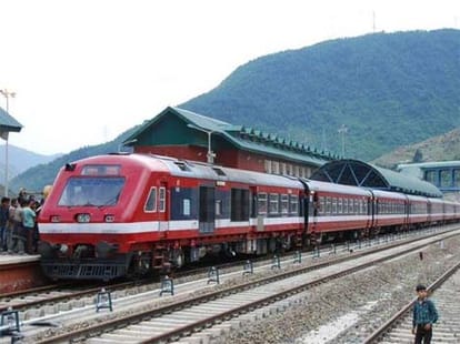 m.tech and mca pass out student join railway as a gangman