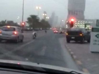  money blown up bu gust of wind in dubai