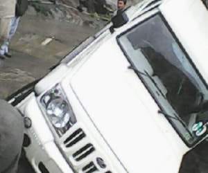 bolero plunges into gorge near mandi three died.