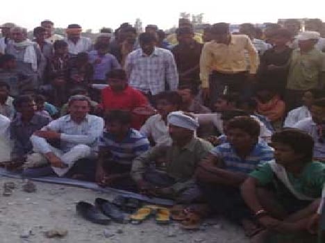 Workers angered by the death of the jam by