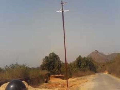 The lives of workers fell from power pole