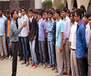 Swine flu phobia: Swine flu phobia for holiday.