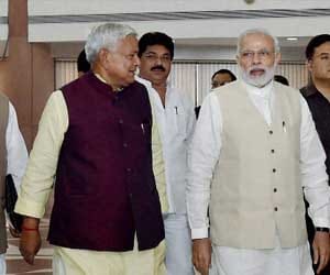 Modi to hold the fort on Land Acquisition Bill 