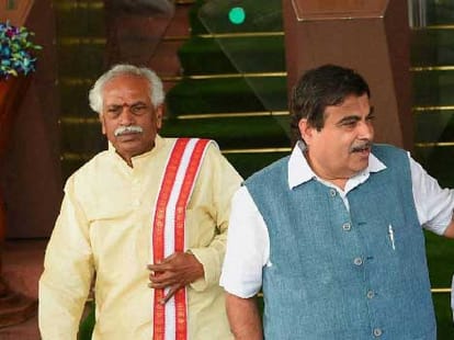 uproar in rajaysabha over gadkari issue 
