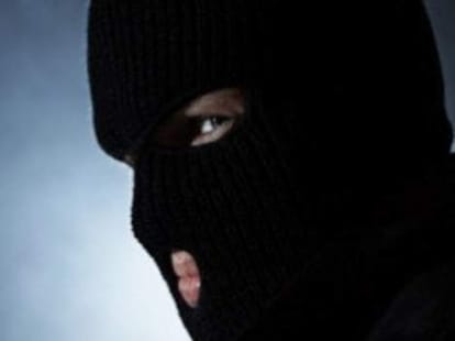 13 year old child bravery saved family from robber