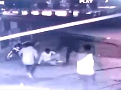 video: brutal murder of gaurd of mall, CCTV footage