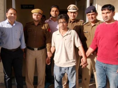 delhi uttarpradesh most wanted sharp shooter arrested
