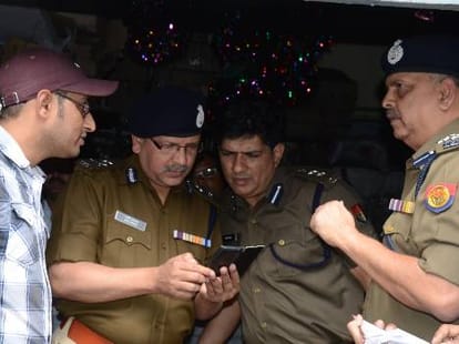 Loot and triple murder in Lucknow.