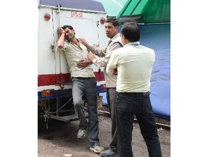 Loot and triple murder in Lucknow.