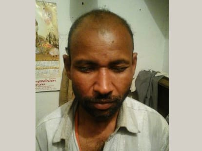 Policemen beat a rickshaw puller in Lucknow.