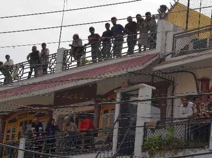 Mobile pics give clue of bank loot in Lucknow.