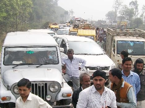 Unmanned railway crossing Closing fair anger