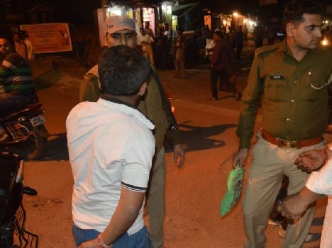 dispute after drinking in a bar pf mathura