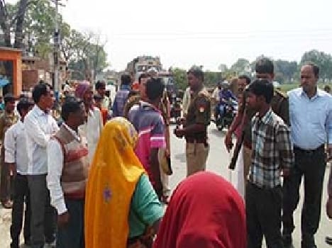 People came on the road against the occupation farm