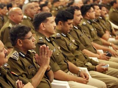 Akhilesh Yadav addresses IPS officers.