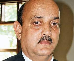 BJP MLA Narinder Thakur sends defamation notice to eight congress leaders.
