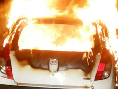 man burns alive his wife and daughters in MP
