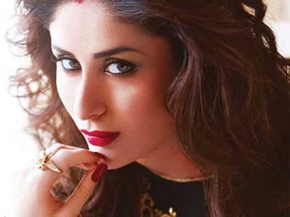 kareena kapoor is looking very hot in a song